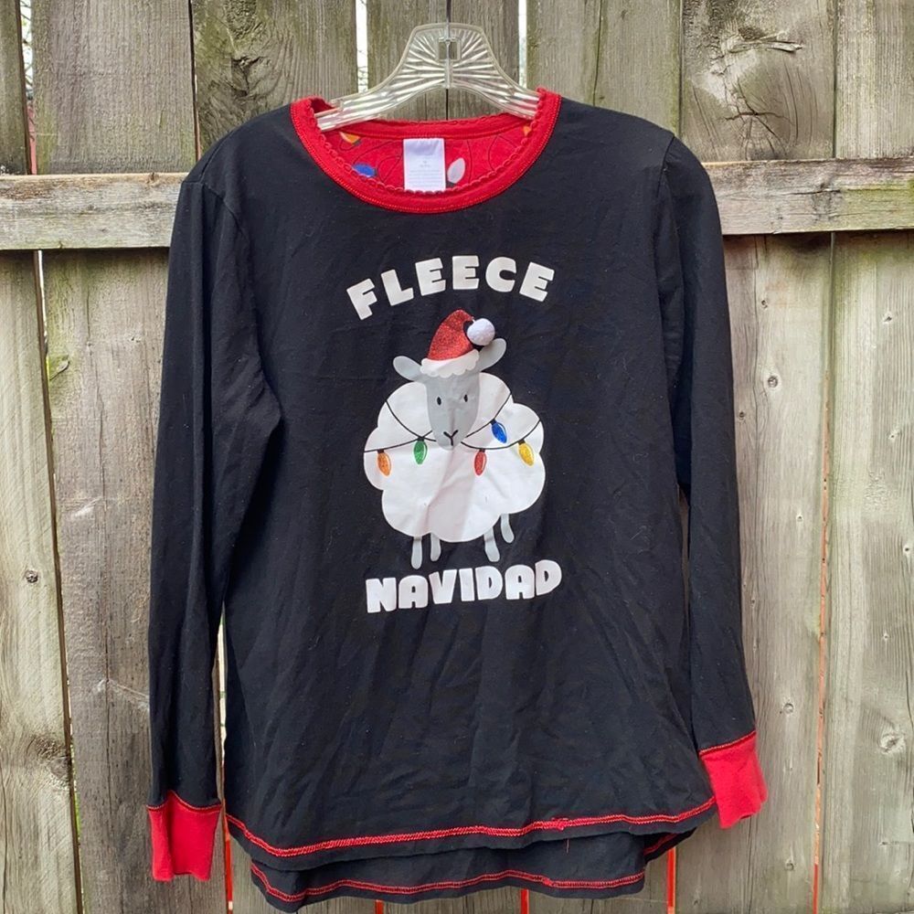 Secret Treasures holiday pajama top sz. M